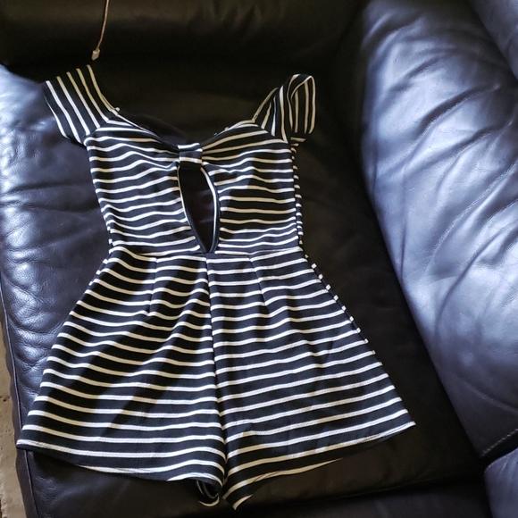 Beautiful only worn once romper - Picture 2 of 2